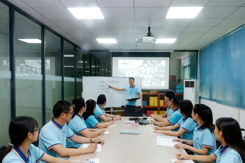 Yongyuan CNC milling team meeting for precision machining project review and production discussion