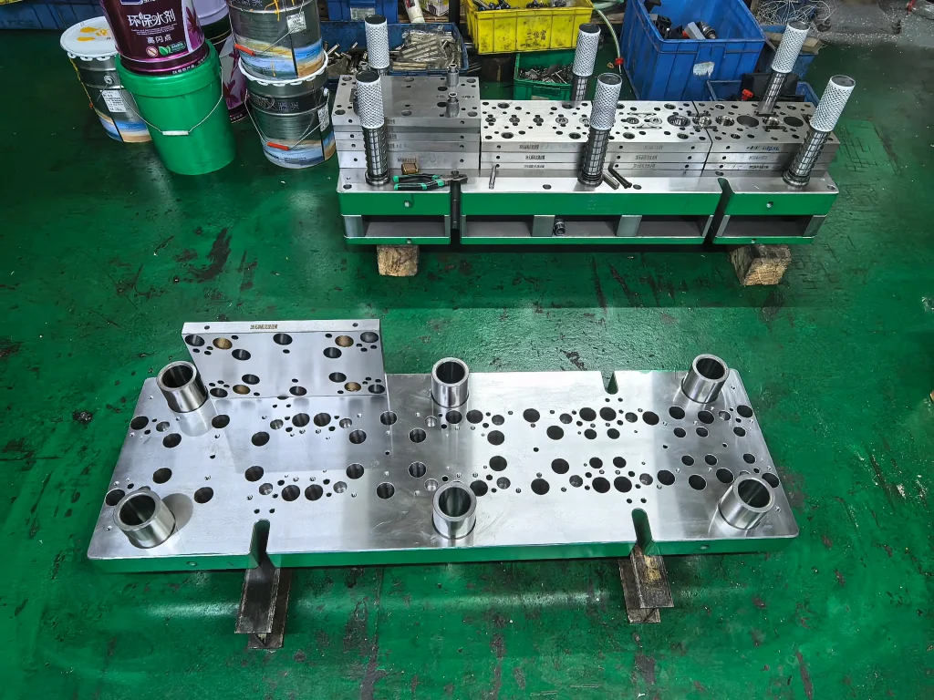 multi station progressive die tooling for sheet metal stamping